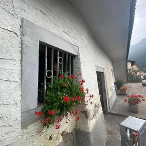  Casa vacanze Il Pettirosso. Italia